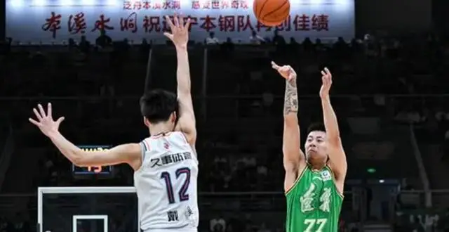 腾讯首款 NBA 真实竞技手游，体验豪华球星阵容与多样比赛模式